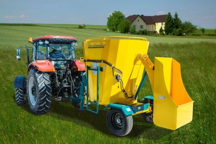 vertical-feed-mixer-trailer-type